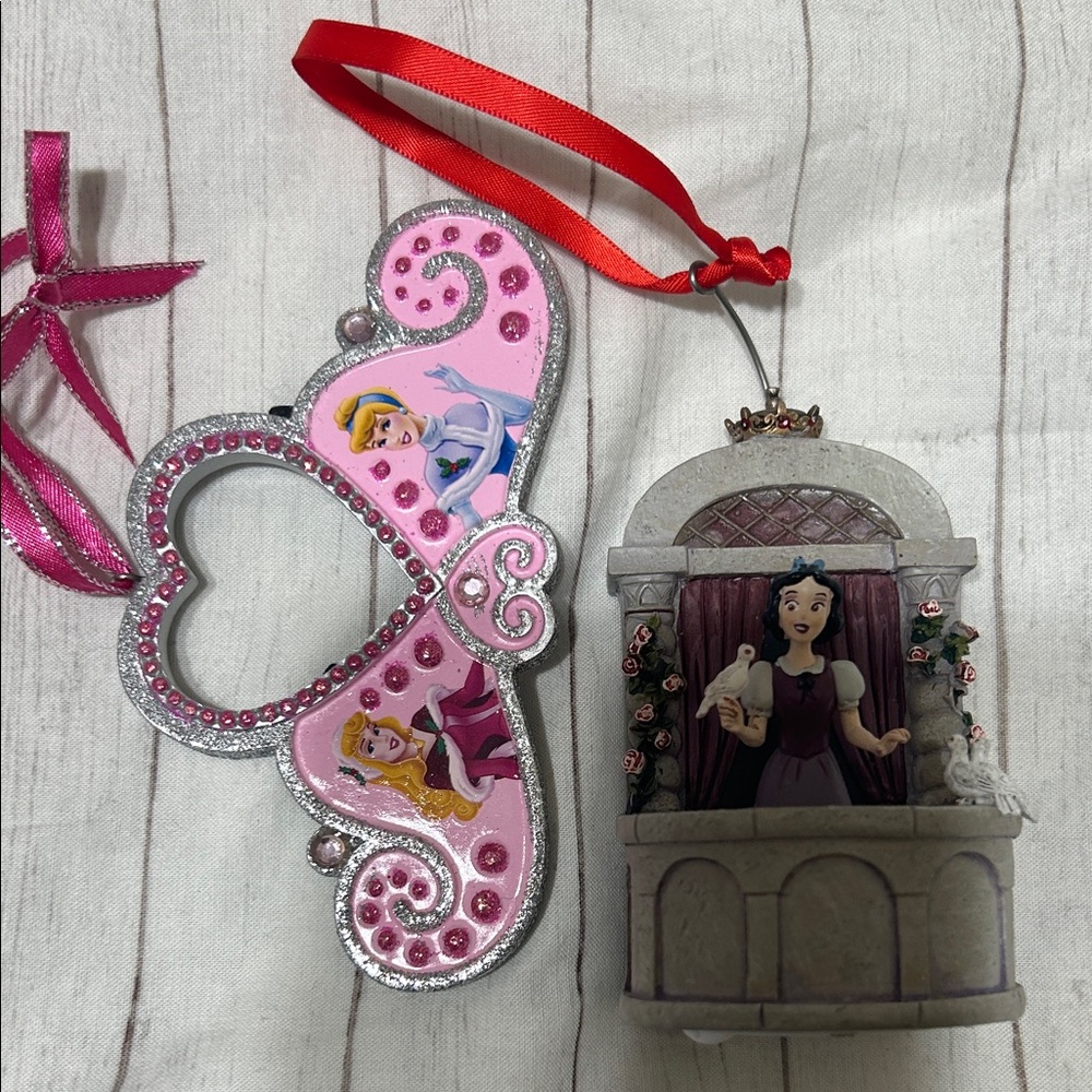 Disney bundle Pink Princess Tiara & Snow White Window Ornament Set